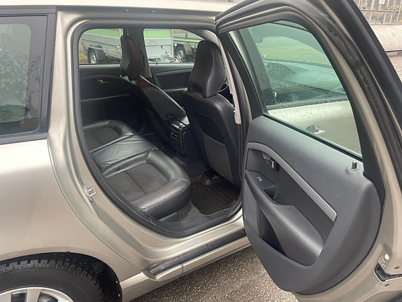 Volvo V70 13 of 27