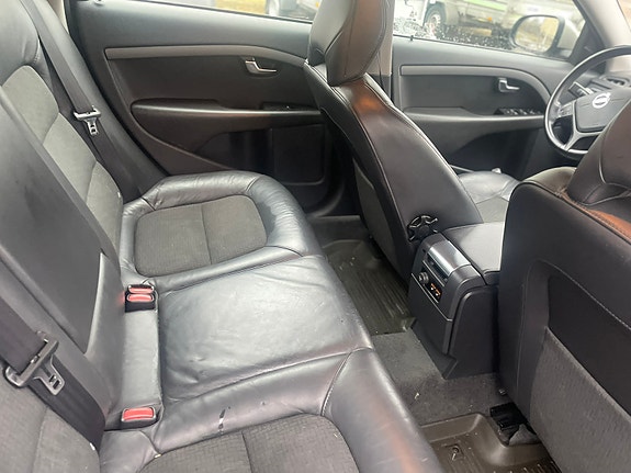 Volvo V70 16 of 27