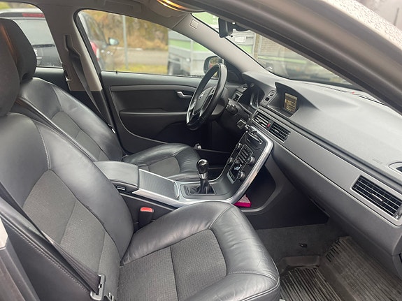 Volvo V70 18 of 27