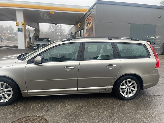 Volvo V70 8 of 27