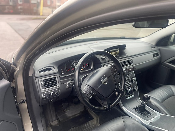 Volvo V70 22 of 27