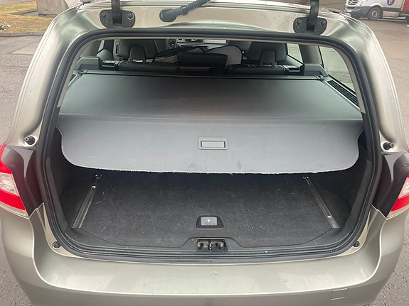 Volvo V70 12 of 27