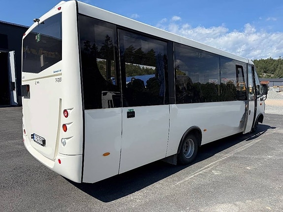 Iveco MMI Thesi Buss 31 2 of 9