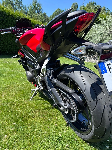 Triumph STREET  TRIPPLE S 3 of 4