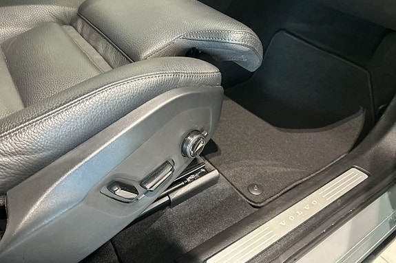 Volvo XC60 12 of 30