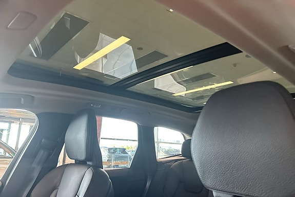 Volvo XC60 25 of 30