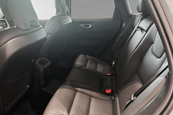 Volvo XC60 8 of 30