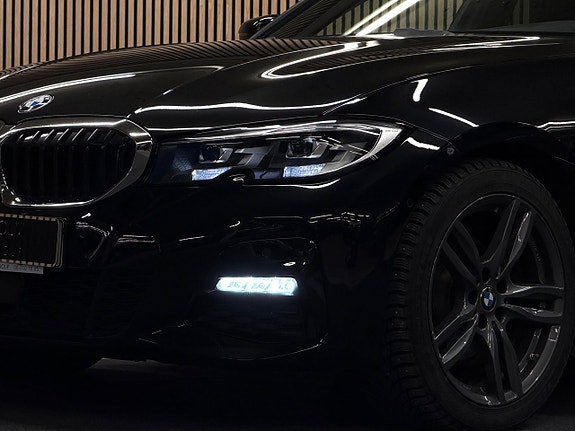 BMW 320d 3 of 5