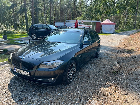 BMW 530d 2 of 5