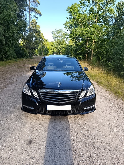Mercedes-Benz E350 3 of 27