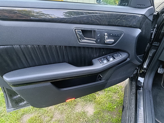 Mercedes-Benz E350 18 of 27