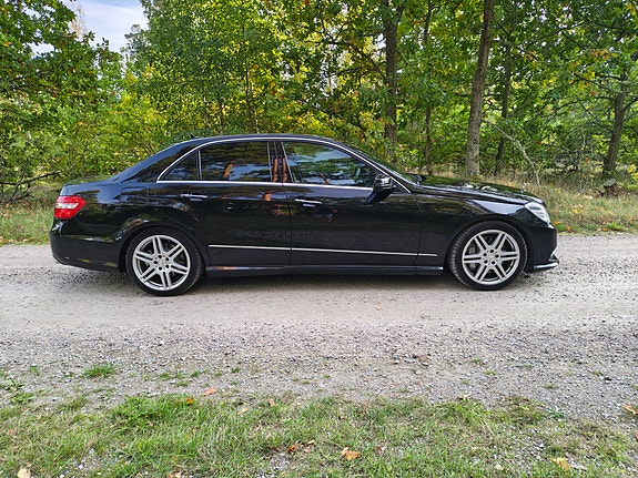 Mercedes-Benz E350 2 of 25