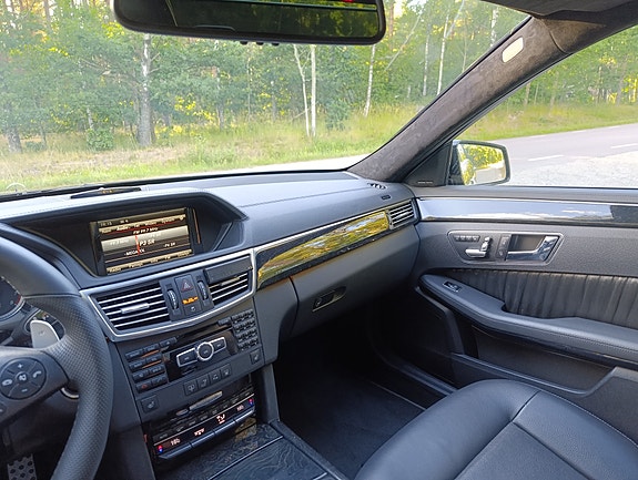 Mercedes-Benz E350 16 of 27