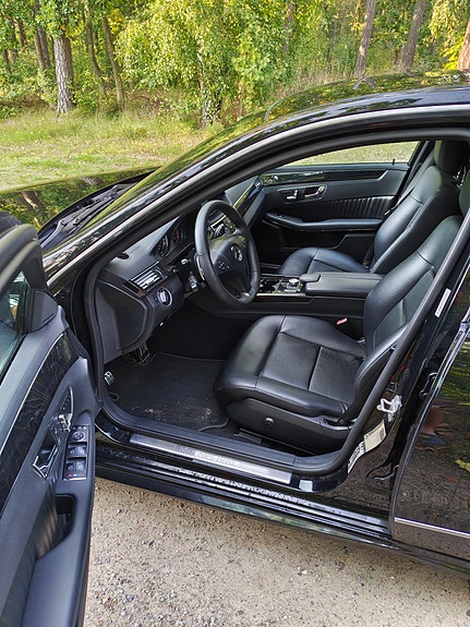 Mercedes-Benz E350 11 of 25