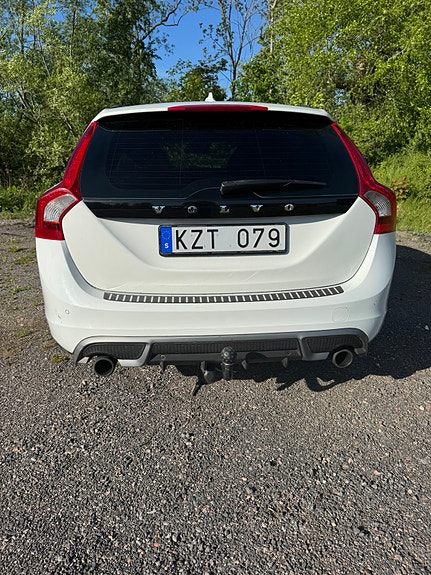 Volvo V60 2 of 5