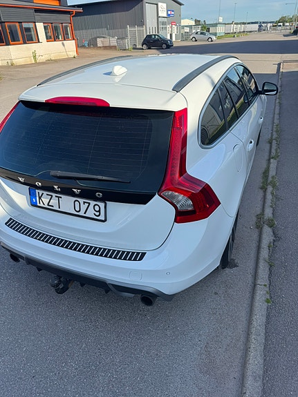 Volvo V60 3 of 5