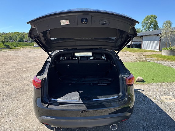 Infiniti QX70 28 of 28