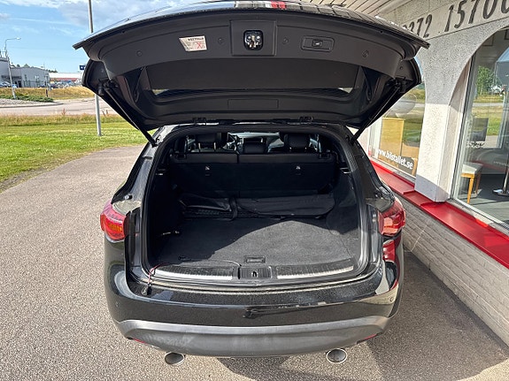 Infiniti QX70 15 of 28