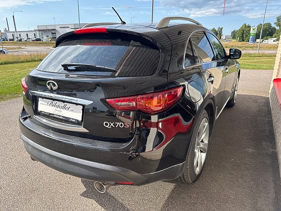 Infiniti QX70 7 of 28