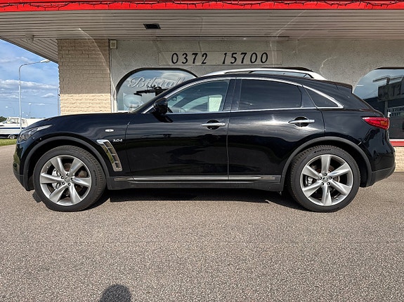 Infiniti QX70 2 of 28