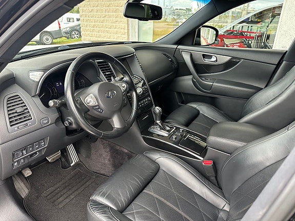 Infiniti QX70 4 of 25