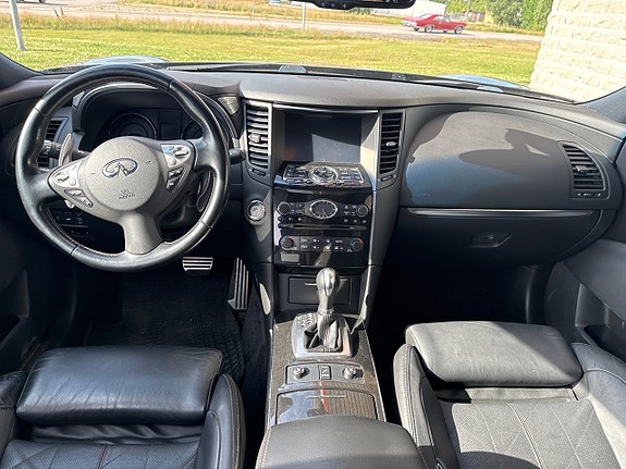 Infiniti QX70 5 of 28