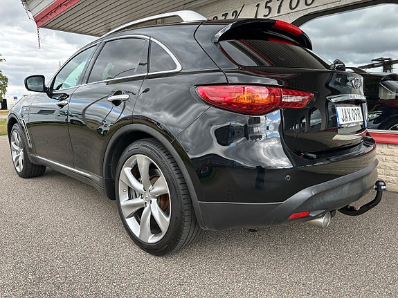 Infiniti QX70 3 of 25