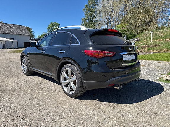 Infiniti QX70 19 of 28