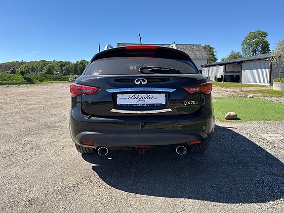 Infiniti QX70 26 of 28