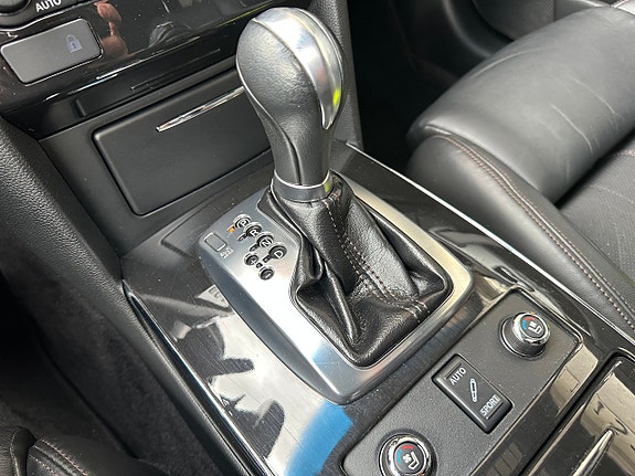 Infiniti QX70 11 of 25