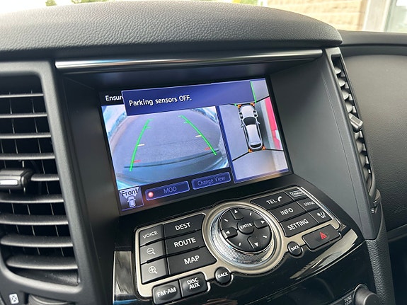 Infiniti QX70 13 of 25