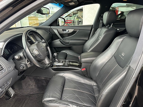 Infiniti QX70 18 of 25