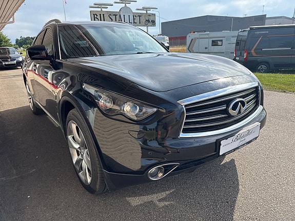 Infiniti QX70 8 of 28