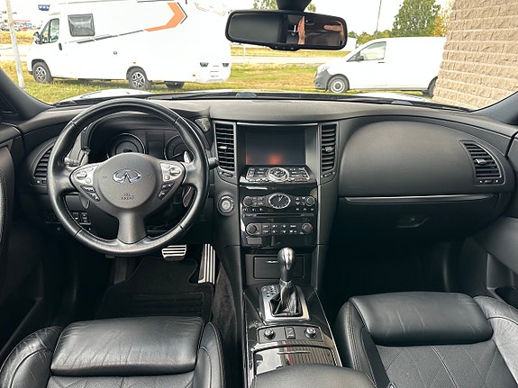Infiniti QX70 5 of 25