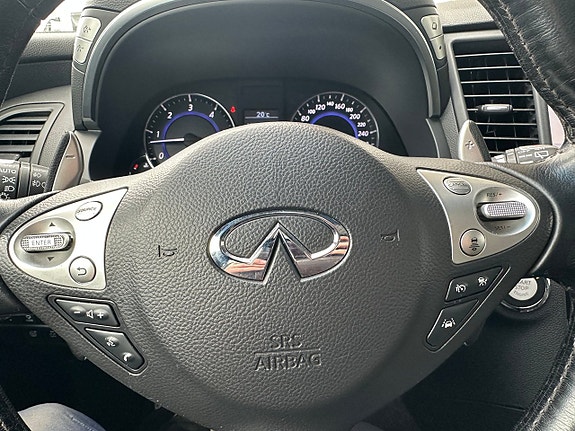 Infiniti QX70 23 of 25