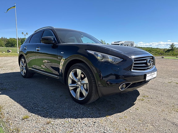 Infiniti QX70 23 of 28