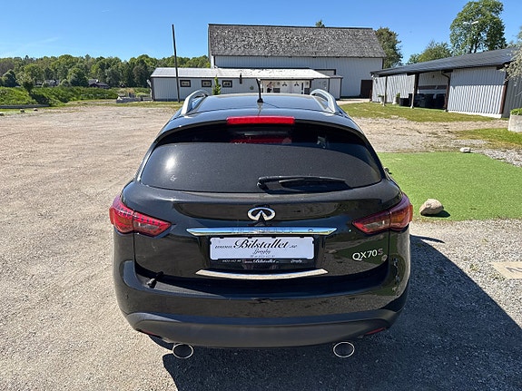 Infiniti QX70 27 of 28