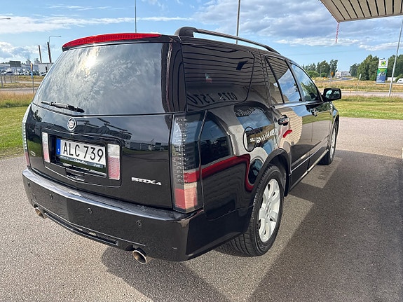 Cadillac SRX 17 of 19