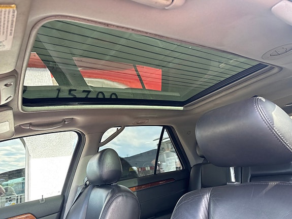 Cadillac SRX 8 of 19
