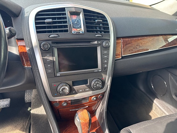 Cadillac SRX 11 of 19