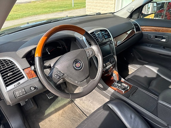 Cadillac SRX 13 of 19