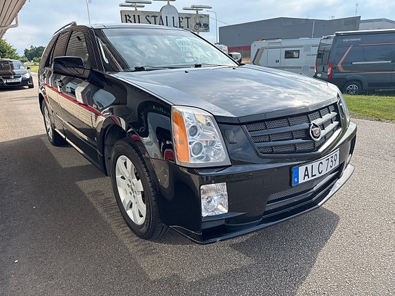 Cadillac SRX 16 of 19