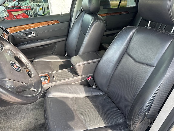 Cadillac SRX 9 of 19