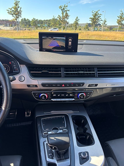 Audi Q7 8 of 17
