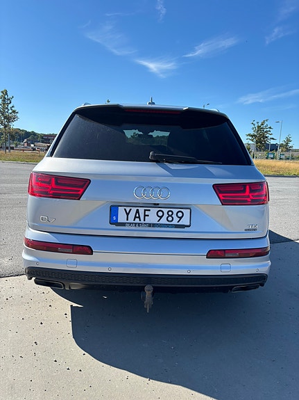 Audi Q7 10 of 17
