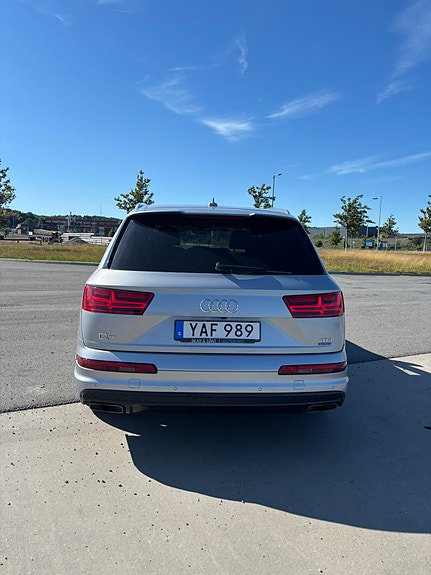 Audi Q7 3 of 17