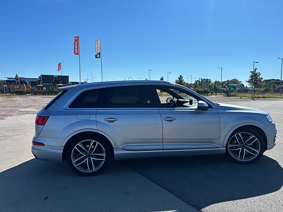 Audi Q7 4 of 17