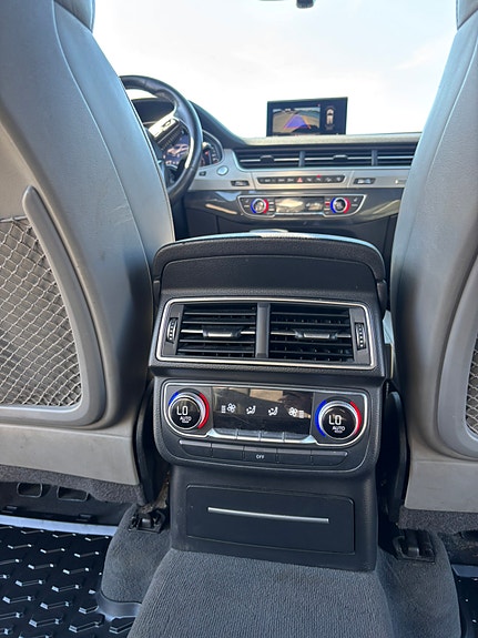 Audi Q7 12 of 17