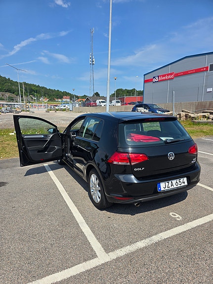 Volkswagen Golf VII 2 of 5