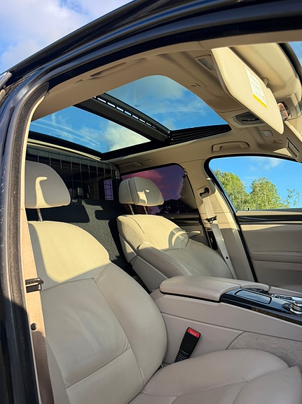 BMW 530d 2 of 18